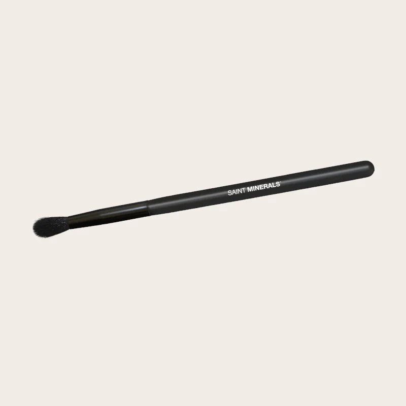 SAINT MINERALS Blending Crease Brush - Panoply Beauty