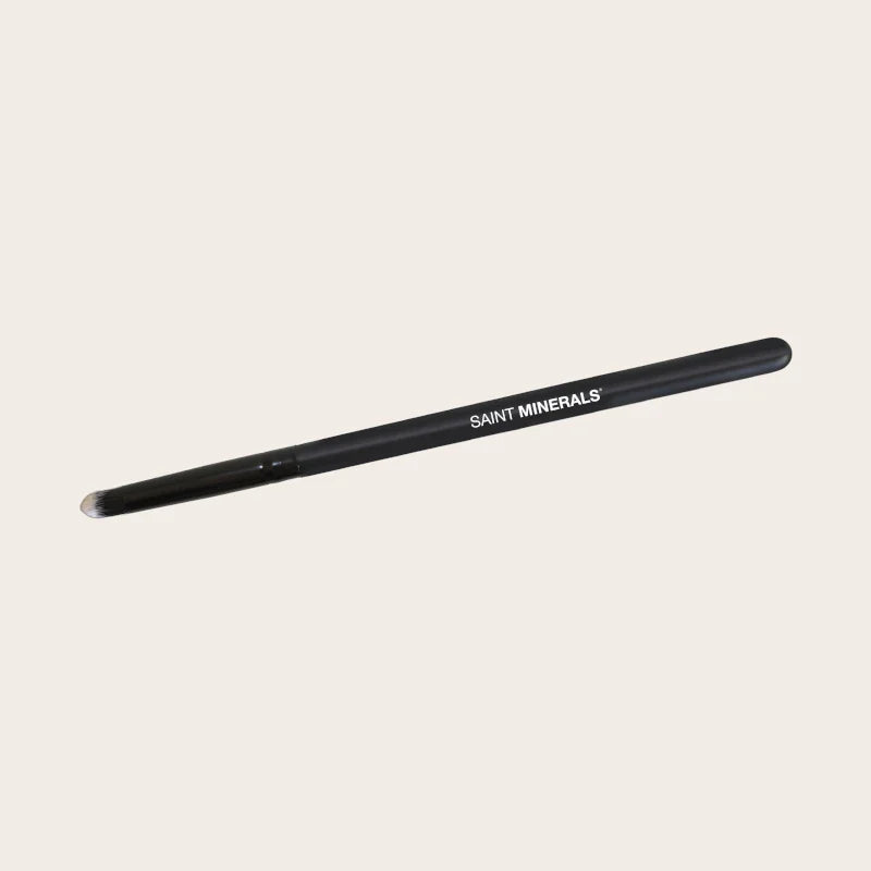 SAINT MINERALS Precision Smudge Brush - Panoply Beauty